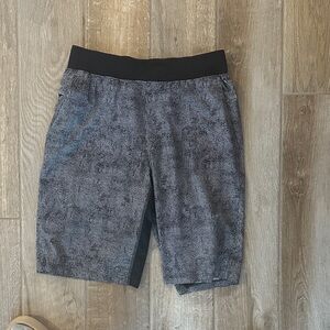 lululemon athletica Men's Black and Gray Athletic Shorts